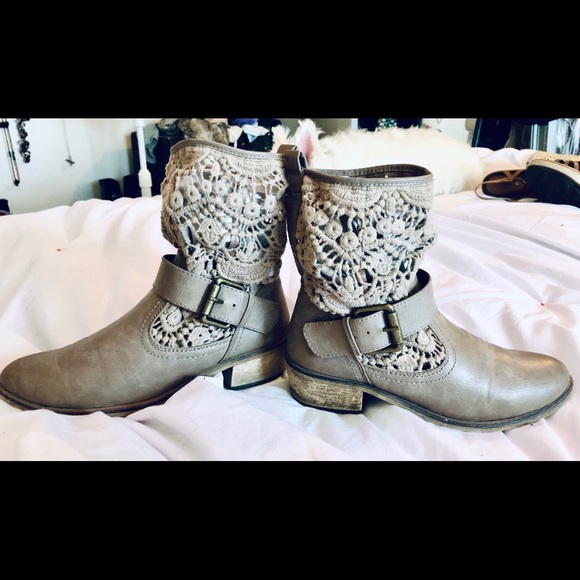 Bare Traps Palena Buckled Crochet Booties in Excellent Condition! - Picture 16 of 16